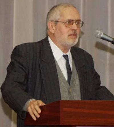 Dr Parádi József delivering a lecture at the Society's scholarly conference